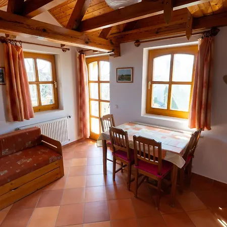 Castle House בית הארחה