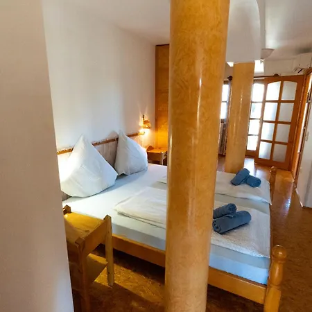 Castle House Penzion 4*