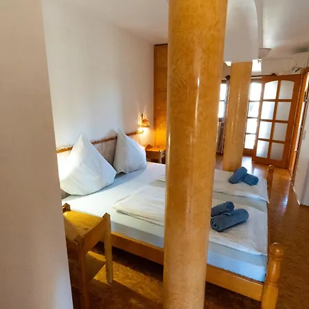 Castle House Guest house *