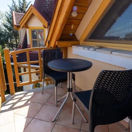 Castle House Penzion 4*