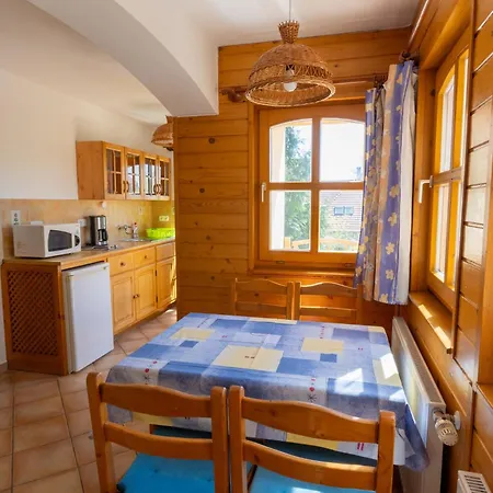 בית הארחה Castle House 3*