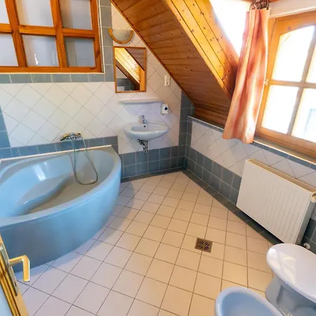 Castle House Guest house *