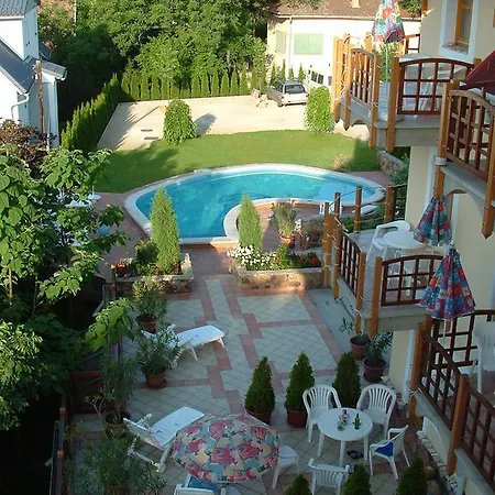 Castle House 3* באלאטונפורד