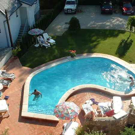 בית הארחה Castle House