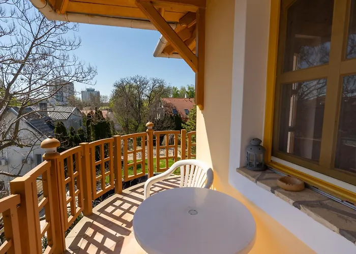 Pensiune Castle House 3*