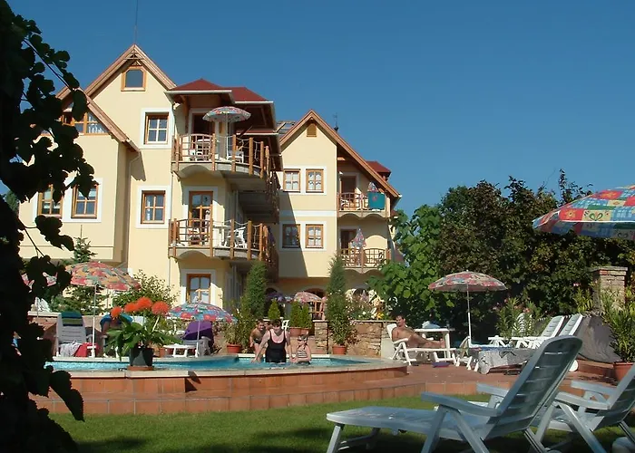 Castle House ゲストハウス 3*